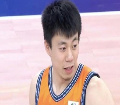 张镇麟：连胜归功于大家心态平稳，战山东要让克里斯远离篮筐