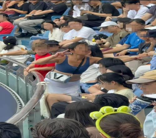 上海大师赛女子炫耀护照尖叫干扰比赛，遭强制驱逐后观众拍手称快