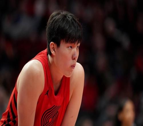 火箭不敌开拓者!伊森绝杀超时,杜兰特空砍37分,杨瀚森3+3+2