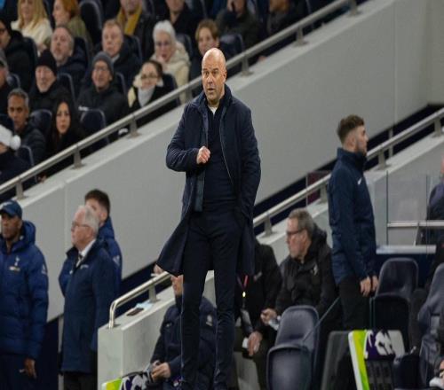 斯洛特:换下弗林蓬他没有受伤西蒙斯的红牌完全正确