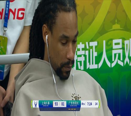 已打完廣東最後一場球隊落後，玩手機漠不關心，解說員：不應該