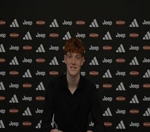 尤文官方:球队16岁中卫吉奥托签下生涯首份职业合同