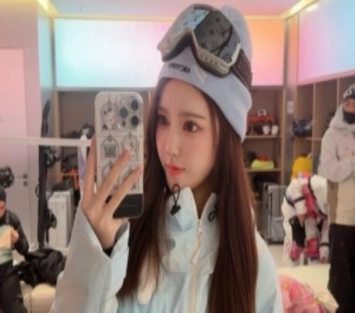 DOTA2解說蛋糕曬滑雪照：不知道多久沒運動了膝蓋吱吱作響