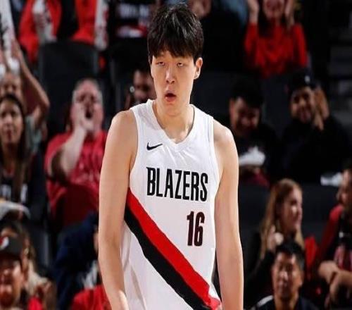 楊瀚森替補(bǔ)登場(chǎng)，正式成為第8位在NBA正賽登場(chǎng)的中國(guó)球員