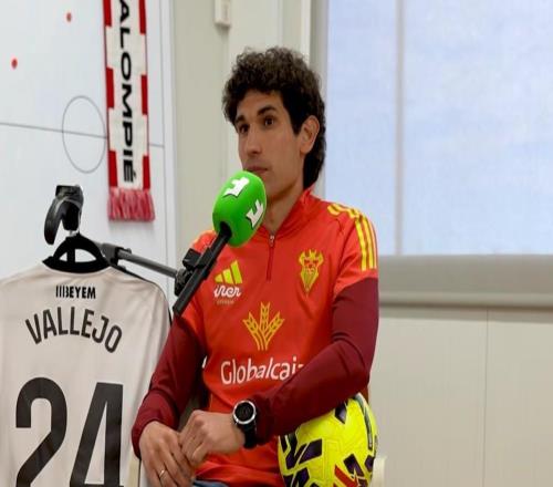 巴列霍:我越拼命练身体就越拉胯莱万的鬼魅跑位让后卫崩溃