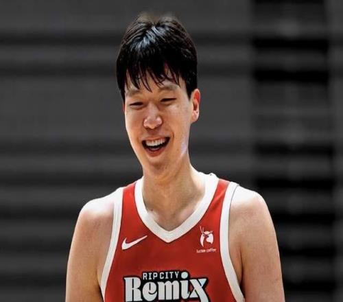 轻松拿捏!杨瀚森G联赛大爆发:22分7板创新高,在场净胜21分