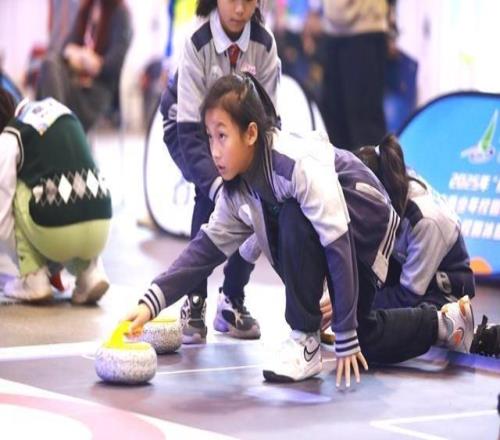 小冰壶转动大梦想上海市青少年校园冰壶公开赛暨长三角校园冰壶邀请赛开幕