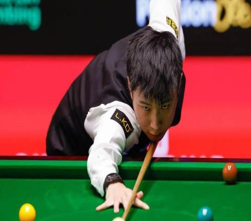 “魔术师”连扳4局赵心童14决赛第一阶段暂时落后