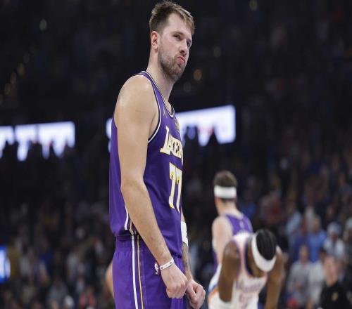 打破沉默,湖人新秀蒂耶罗在裁判争议后收到字母哥送的比赛用球