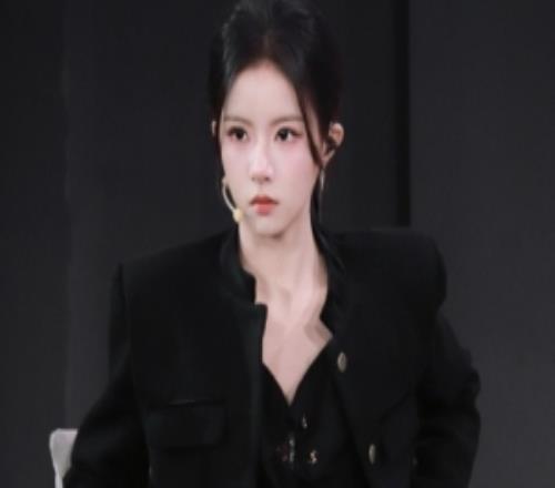 和平精英主持小游曬照：復(fù)活賽DAY.1超兇版