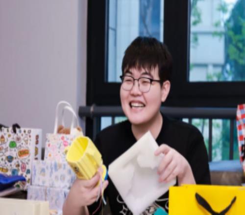 你也在吃瓜!ELK、Shad0w澄清后369登录微博冲浪