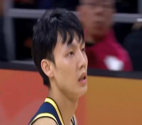 廣東上半場4338浙江!徐傑複出砍11分,薩姆納15+5,胡明軒複蘇