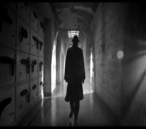 尼古拉斯凱奇主演的真人劇《暗影蜘蛛俠》公開了黑白和彩色兩種版本先導(dǎo)預(yù)告