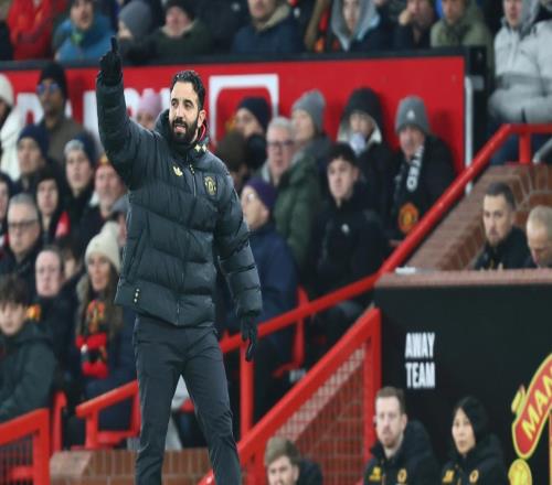 阿莫林又搞砸了:垫底队都赢不了,曼联掉链子,7亿豪阵也没用