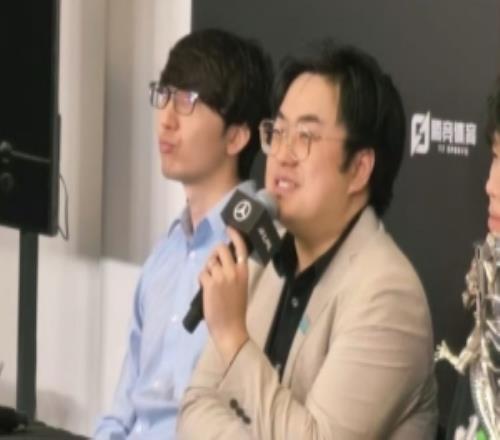 友好的交流！BLG教练采访与Tabe互动：准备让他请客