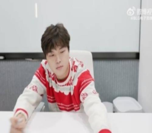 BLG選手與教練的手寫明信片：致并肩的隊(duì)友，與一路同行的你