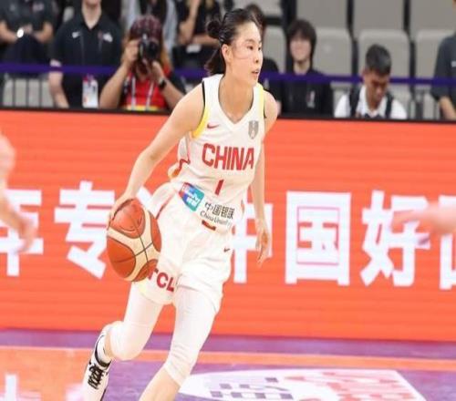 宫鲁鸣下课女篮集训2个月,打得依旧混乱,王思雨喊话不留情面