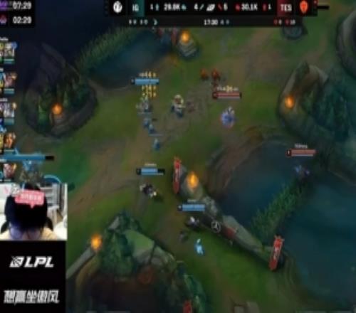 Jiejie：洛和猴子大招都用過了，怎么辦啊！怎么辦啊，快跑?。? loading=