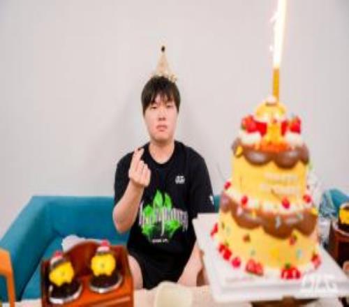 Bin哥太想赢了！Bin为中韩队伍中唯一一位在10月后Rank训练的选手