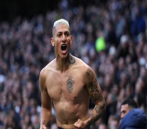 顶级联赛对曼联连续6场不败为热刺并列最长,上次是在1921年