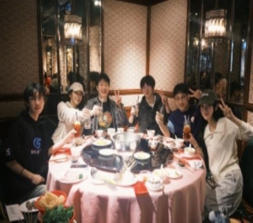 957晒解说杯队伍聚餐:快乐多一点团建少不了