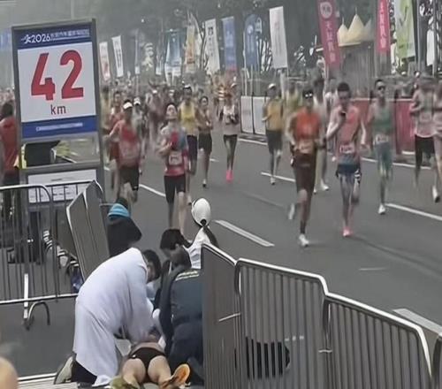 重慶馬拉松一男選手意外去世！組委會曾發(fā)文“強烈建議體檢”