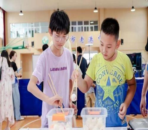 智慧點亮乒乓賽場！2025上海智能乒乓球賽圓滿落幕，親子協作、科技加持助力全民健身
