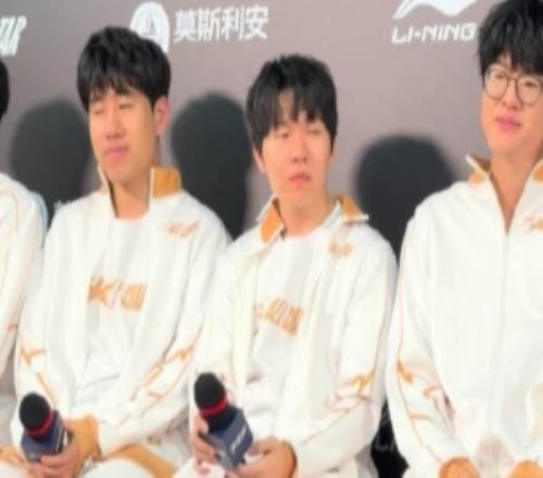 Rookie谈下赛季的期待：每个赛季都加油拼尽全力吧！