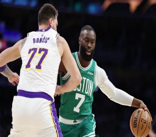 湖人22分惨败绿军,詹姆斯20分迎里程碑!布朗32分,两队差距很大