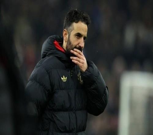 为何换下齐尔克泽阿莫林:有时候前锋少一点更利于进攻