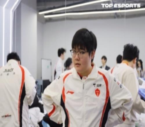 管泽元转369微博：不开玩笑了......心疼9哥