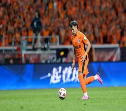 鮑亞雄隨玉昆訓(xùn)練換回馬鎮(zhèn)遼寧后腰+飛翼升級(jí)李金羽換打法