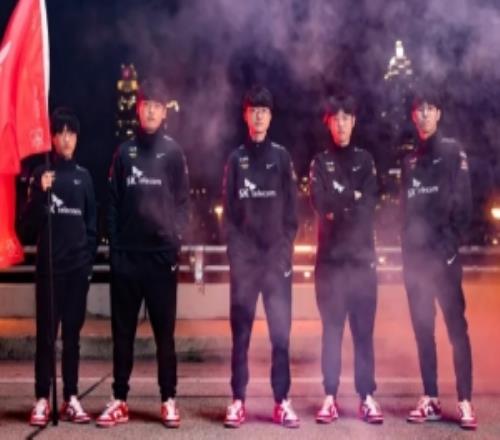 又是T1，賽事官方分享近四屆全球總決賽T1隊(duì)員合影