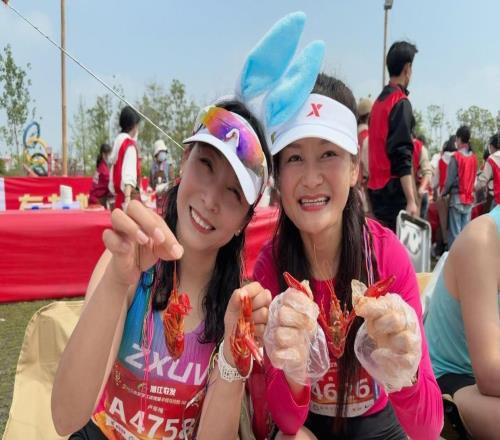 讀懂城市10噸小龍蝦宴請全國馬拉鬆跑友，潛江打的什麽算盤