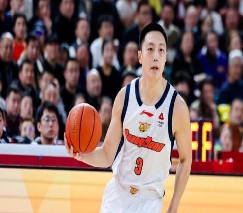 八連勝終結(jié)！薩姆納空砍35+5顯悲涼杜鋒場邊踱步無奈胡明軒9中3