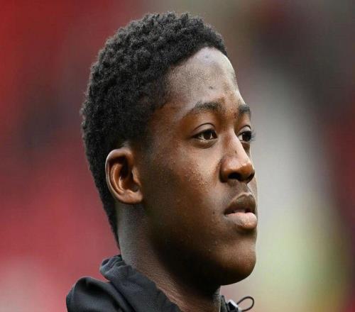 卡里克放话：曼联太子续约"快了"，18岁周薪却悬了半年