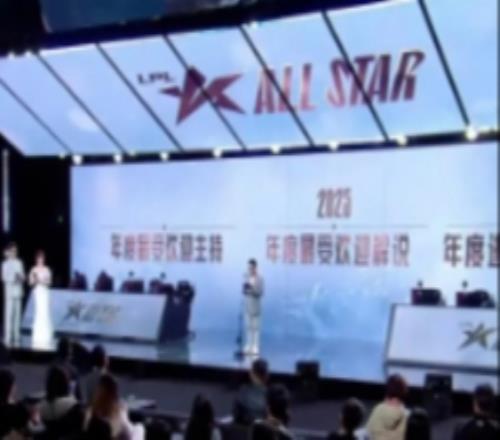 LPL年度最受欢迎解说Rita感慨:是大家的托举才有今天我rita