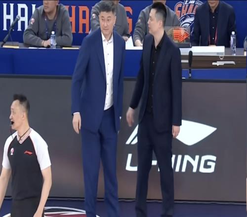 输上海16分,近6战4负!球迷八问杜锋:你还不主动辞职求你下课