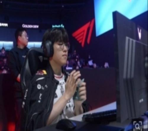 Oner出道五周年：文炫竣的母親向粉絲們傳達了滿載真心的謝意