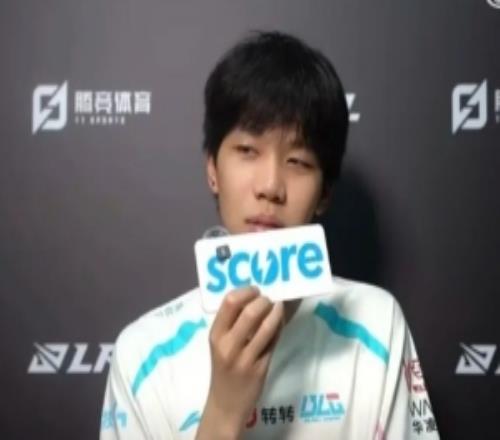 ON賽前采訪喊話zhuo“我的鞋底癢了”Zhuo回應：我的臉也癢了