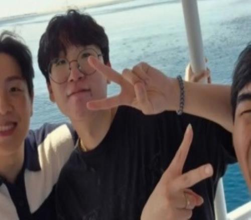 Ruler更新社媒：祝大家新年快樂(lè)，希望26年會(huì)更開(kāi)心更幸福