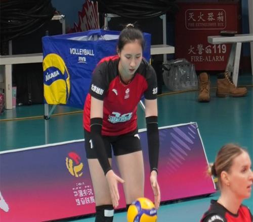 又美又能打！女排17岁1米95新星崛起：12扣9中真稳，赵勇招进她