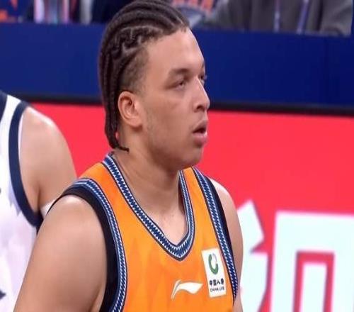 山东男篮连败,新外援24分创新高,邱彪遇瓶颈期小将11分成奇兵