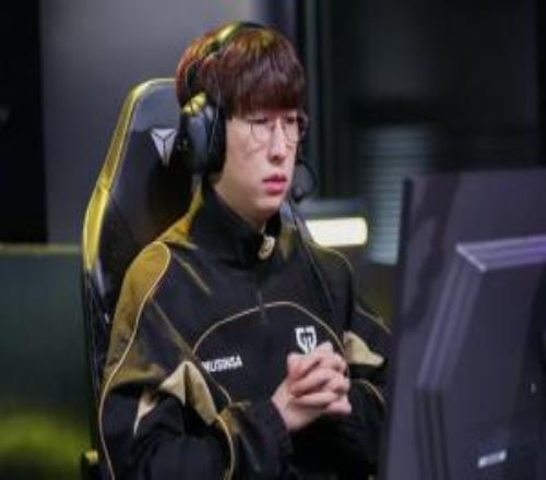 Duro：BFX之前戰勝了T1所以T1和BFX晉級決賽的幾率五五開