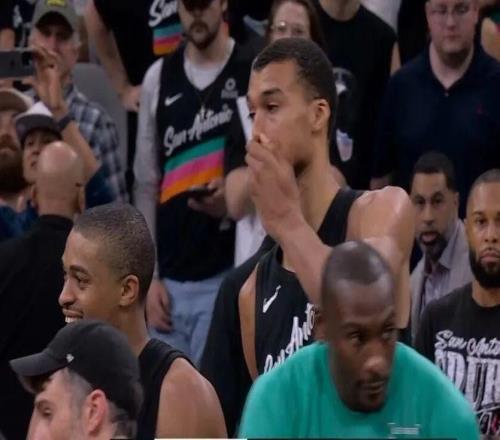 25分算个p!文班都被打哭了.....