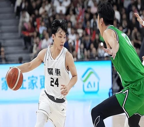 遼寧無緣決賽采訪！楊鳴回應(yīng)趙繼偉傷勢，再談遼粵對決展傷感話題