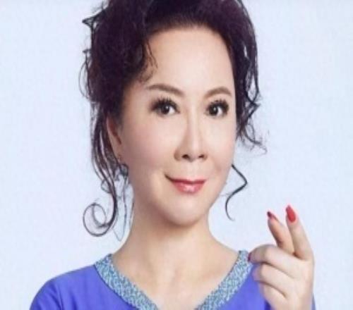 春晚之後假蔡明被送給了真蔡明機器熊貓被翻倍拍賣