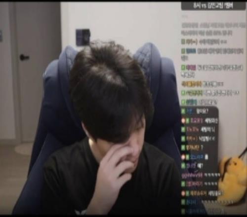 Smeb:炫竣跟我有点亲近但和旺乎是很熟我带着两位打野的秘籍