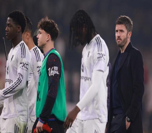 两次遭不利判罚!曼联球迷怒冲英超官推:公开抢劫,主裁该被禁赛