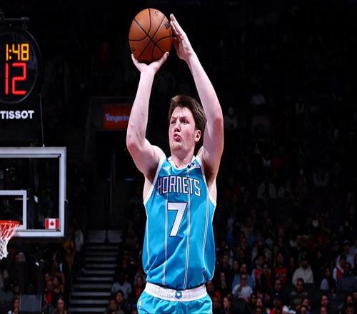 无愧新秀榜第一!新蜂王28+8+7破历史纪录留给三球的时间不多了